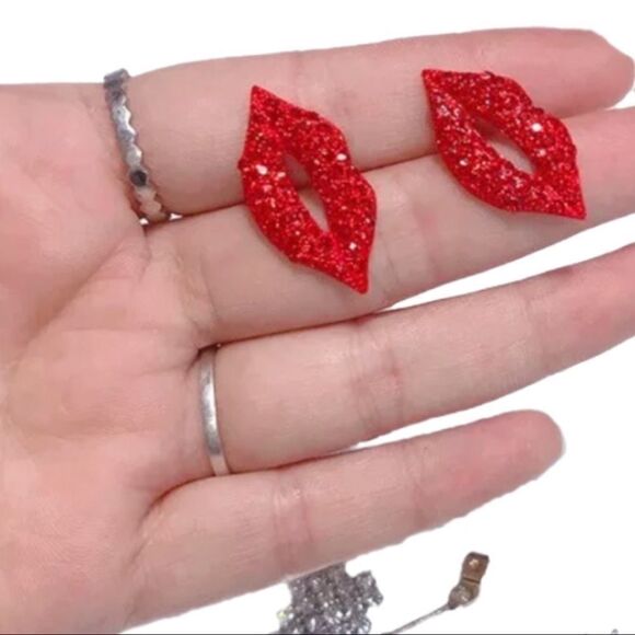 Red Candy Lips White Crystal Hearts Earrings NEW - Picture 2 of 2